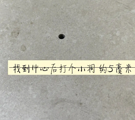 石龙瓷砖空鼓维修公司专业解答在瓷砖铺贴过程中，如果砂料搅拌不均匀，将会带来以下问题